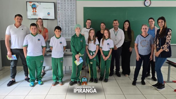 Projeto Câmara Mirim é apresentado aos alunos, pais, direção e professores da Escola Municipal de Olho d'Água.