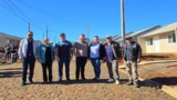 Vereadores participam da cerimônia de entrega das chaves de 35 casas às famílias que residiam em zona de risco. 
  Vereadores participam da cerimônia de entrega das chaves de 35 casas às famílias que residiam em zona de risco.