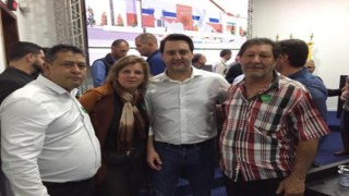 Vice-Presidente vereador Argeu Grisol, vereadora Ivonete Gobel Costa e vereador Nelson Odilo Lange, acompanham entrega de recursos do Governador Ratinho Jr. para nosso Município. Vice-Presidente vereador Argeu Grisol, vereadora Ivonete Gobel Costa e vereador Nelson Odilo Lange, acompanham entrega de recursos do Governador Ratinho Jr. para nosso Município.