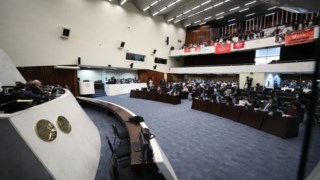 Alep aprova parte do pacote do governo que reajusta salário de servidores e reestrutura carreiras Alep aprova parte do pacote do governo que reajusta salário de servidores e reestrutura carreiras