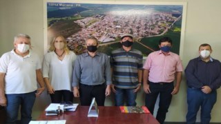 Prefeito Municipal José Marcelo Piovan Guimarães da cidade de Santa Mariana, recebe vereadores de Ipiranga, para expor sucesso da concessão do Hospital Municipal. Prefeito Municipal José Marcelo Piovan Guimarães da cidade de Santa Mariana, recebe vereadores de Ipiranga, para expor sucesso da concessão do Hospital Municipal.