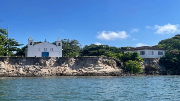 Praias desertas e uma vila engolida pelo mar: as belezas escondidas no litoral do Paraná