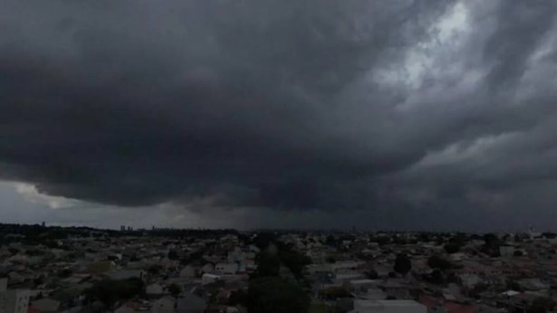 Segunda chega com sol ao Paraná mas chuva volta; 56 municípios estão em alerta vermelho