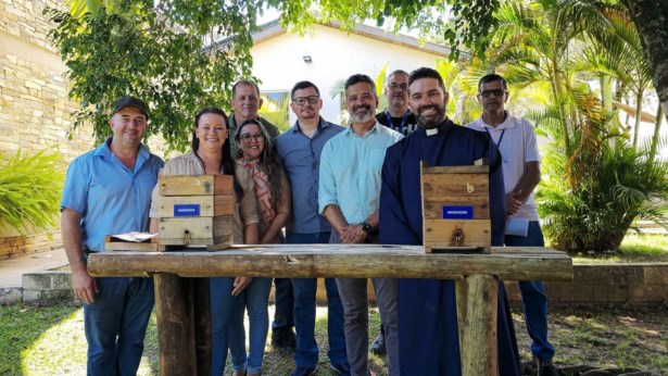 Vereadores comparecem ao evento de inauguração do Jardim do Mel