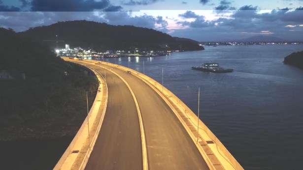 Primeiros testes de luz mostram como a Ponte de Guaratuba ficará à noite